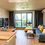 Business Park Premium, 2b Lux Flat, Free Garage Apartment *